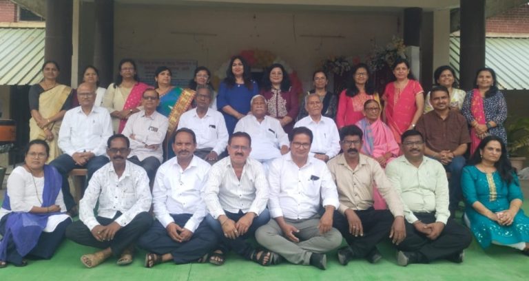 ३७ वर्षांनी पुन्हा एकत्र आले माजी वर्गमित्र वणी येथील एस.पी.एम. हायस्कूलमध्ये १० वी ‘अ’ चा स्नेहमेळावा संपन्न