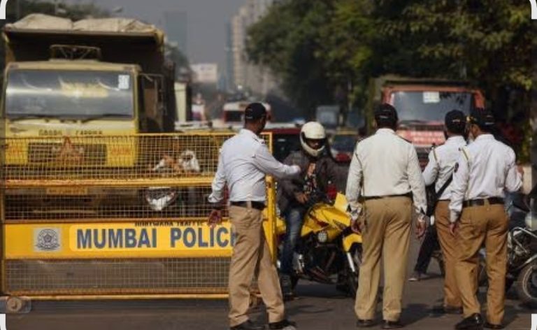 वाळू तस्करी रोखण्यासाठी चारगाव चौकी व वरोरा मार्गावरील संविधान चौकात नाकाबंदीची तातडीची गरज प्रशासन धजावणार की सत्तेपुढे लोटांगण घालणार?