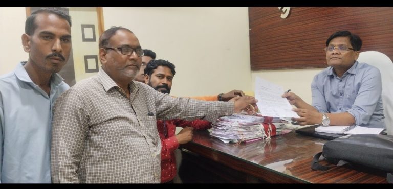 वणी नगरपरिषदेकडून बेकायदेशीर झाडतोड; पर्यावरणप्रेमींचा तीव्र निषेध, रस्ता बांधकाला कोणाचाही विरोध नाही