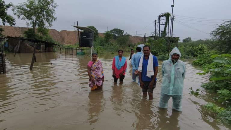 कोल्हेरा (वणी) गावात पूरस्थिती : WCL च्या बेशिस्त नियोजनामुळे गावकरी धास्तावले