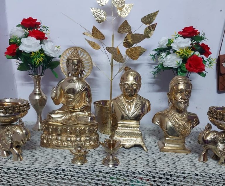 पितळी कलाकृती सर्वसामान्यांपर्यंत पोहोचवण्याचा आर. एस. गवई बहुद्देशीय संस्थेचा उपक्रम