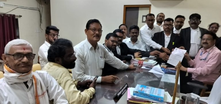 वणीमध्ये कोर्ट फी व नॉन-ज्युडिशियल स्टॅम्पचा तुटवडा; वकिलांचा एस.डी.ओ.कडे निवेदन