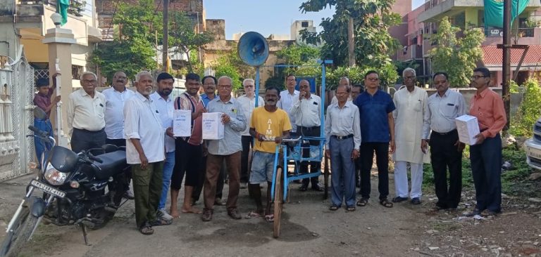 चिखलगाव येथे अतीवृष्टी व महापुरग्रस्त शेतकऱ्यांसाठी नागरिकांचा जनसागर — अठ्ठावन्न हजार सातशे रुपयांचा निधी मुख्यमंत्री सहाय्यता निधीस पाठविला